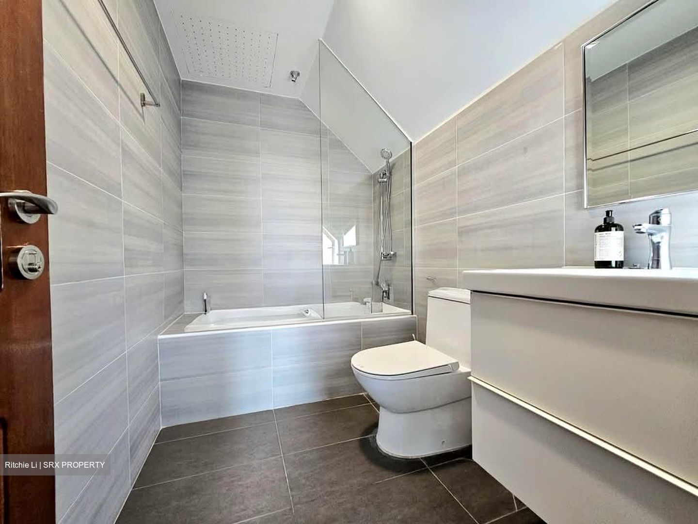 West Coast Gardens (D5), Semi-Detached #560564461